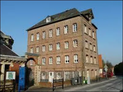 Commune des Hauts-de-France, à 6 kilomètres de Cambrai, Noyelles-sur-Escaut se situe dans le département ...