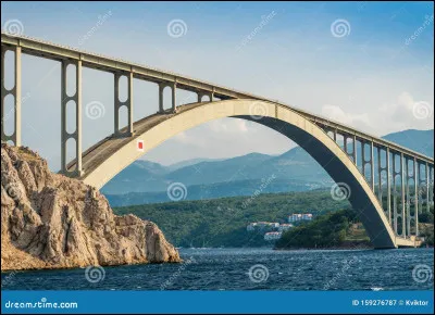 Dans quel pays le pont de Krk est-il situé ?