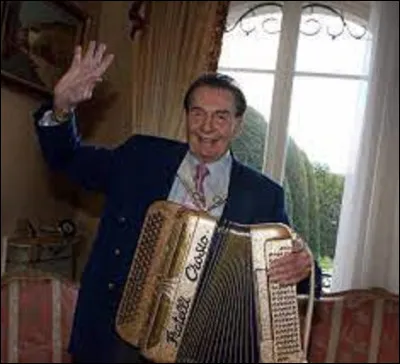 Né à Neuilly-sous-Clermont (Oise) le 28 décembre 1920, et mort le 10 juillet 2013 à Chantilly, André Verchuren, de son vrai nom André Verchuere, était un accordéoniste renommé. Quelle ville est la capitale mondiale de l'accordéon ?