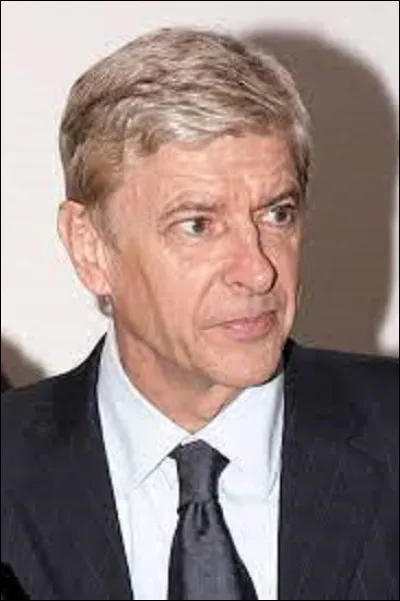 Arsène Wenger est un footballeur et entraineur de football né à Strasbourg le 22 octobre 1949. Ayant entrainé, après sa carrière professionnelle, les clubs de l'AS Nancy-Lorraine, l'AS Monaco, Nagoya Grampus (Japon), il atterrit à Arsenal FC. Pendant combien d'années dirigera-t-il ce club ?
