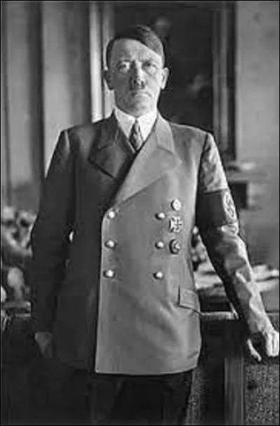 Adolf Hitler était un idéologue et homme d'État allemand, né en Autriche le 20 avril 1889 et mort par suicide à Berlin le 30 avril 1945. En quelle année ce dictateur fut-il choisi par le président Hindenburg comme chancelier pour gouverner l'Allemagne ?