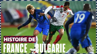 "Monsieur Foote, vous êtes un salaud !" L'arbitre de ce Bulgarie-France de 1976 est insulté en direct à la télévision par ce commentateur :