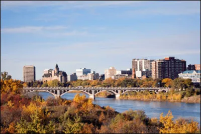 C'est la plus grande ville de la province de Saskatchewan sans en &ecirc;tre la capitale :