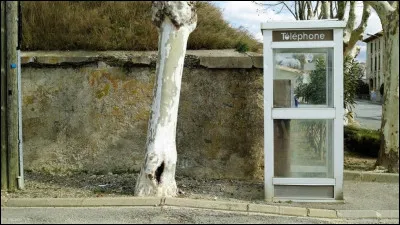 Elles étaient très recherchées avant Internet et le téléphone portable 
 : l'apogée des cabines téléphoniques, c'est entre ...