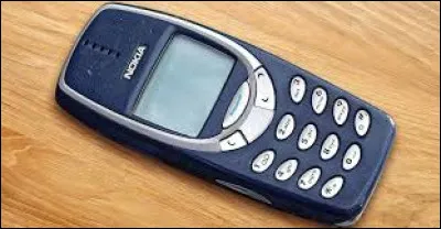 Avant lui, il y avait le téléphone fixe chez soi ou bien les cabines ; le téléphone portable apparaît en France en ...