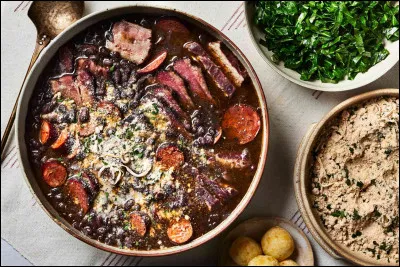 Dans quel pays mange-t-on de la "feijoada" ?