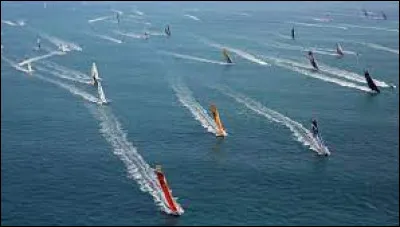 Qui est la première femme victorieuse de la Route du Rhum en 1990 ?