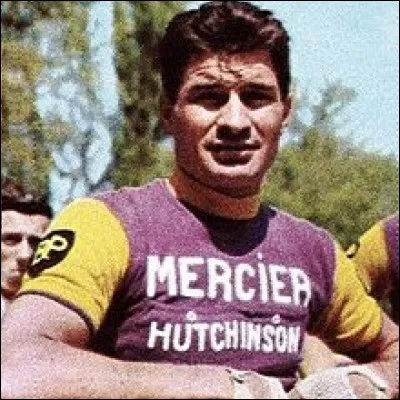 Quel cycliste, quintuple vainqueur du Tour de France, a d&eacute;velopp&eacute; une rivalit&eacute; avec Raymond Poulidor, entre autres dans un c&eacute;l&egrave;bre duel au puy de D&ocirc;me ?