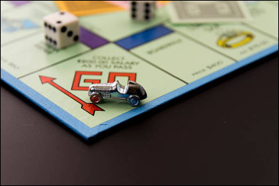 Au Monopoly, de quelle couleur sont les hôtels ?
