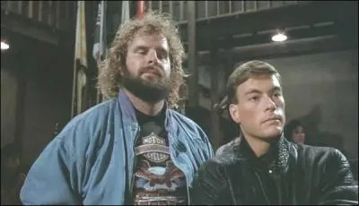 Dans quel film Jean-Claude Van Damme sympathise avec le bourru, mais finalement peu mchant, Jackson ?