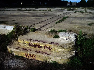 En 2010, les paroles d'une des chansons du groupe sont peintes à la bombe sur plusieurs bâtiments désaffectés de la ville de Saginaw. Quelle est cette chanson ?