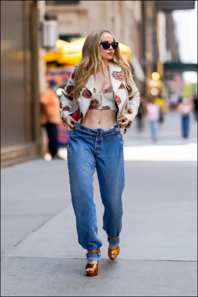 Dans quelle série Dove Cameron n'a-t-elle pas jouée ?