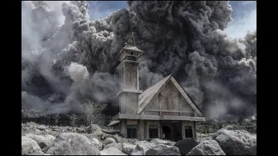 Volcan du Mont Sinabung en ...