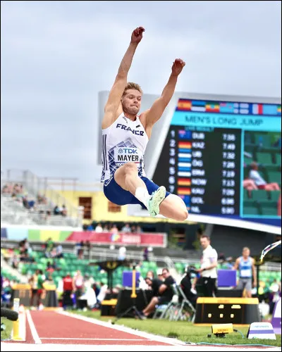 En 2018, combien de mètres réalise-t-il au saut en longueur ?