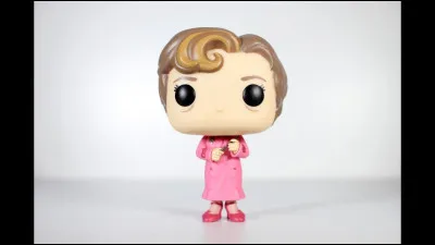 Comment s'appelle cette femme qui adore le rose, mais qui n'a pas ce visage ?