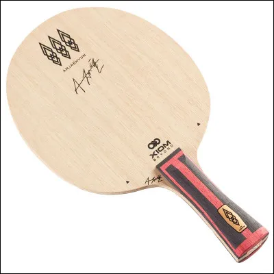 Le plus souvent les couleurs des plaques des raquettes sont...