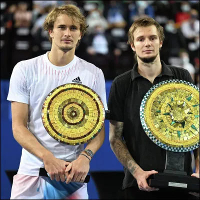 Qui est son entraîneur à ce jour (novembre 2023) ?