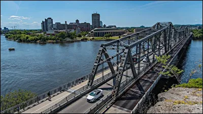 D'une longueur de 1 271 km, cette rivière du Québec prend sa source à 400 mètres d'altitude sur les petites hauteurs de l'extrémité occidentale de la chaîne des Laurentides ; elle coule d'abord vers l'ouest puis vers le sud est, avant de rejoindre la Saint-Laurent à Montréal. C'est la/l'...