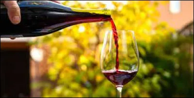 Durant quel mois fête-t-on l'arrivée du beaujolais nouveau ?