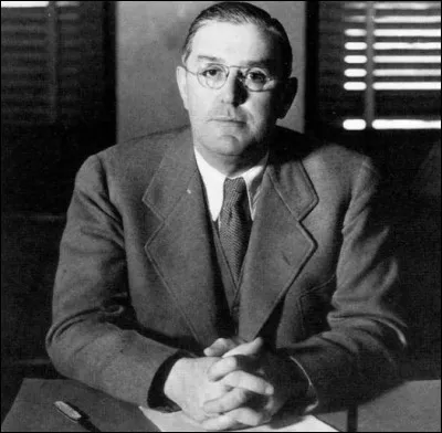 Le cinéma américain est désormais soumis à la censure, qui donne des recommandations sur ce quil est convenable ou pas de montrer à l'écran. Un homme, Joseph Breen, contrôle Hollywood. Il est...