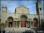 Aux portes de la Camargue gardoise, cette importante cit agricole est renomme pour son ancienne glise abbatiale, bel exemple de statuaire romane provenale.