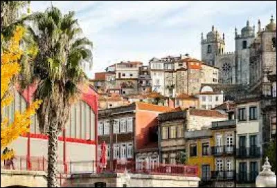Où se situe la ville de Porto ?
