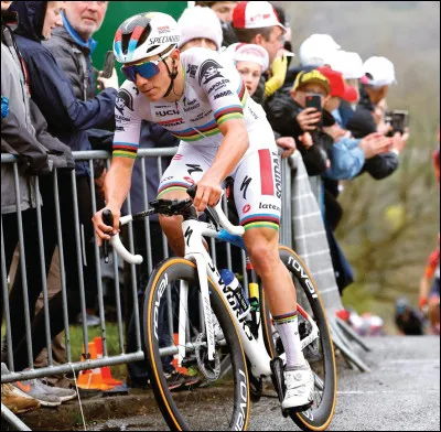 Quel sport pratiquait-il avant de se mettre au cyclisme ?