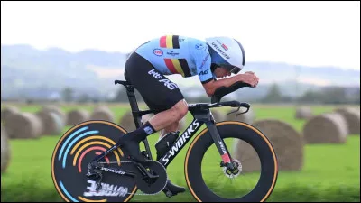 Combien a-t-il remporté de titres nationaux et internationaux (en course en ligne et en contre-la-montre) actuellement dans sa carrière pro ? (novembre 2023)