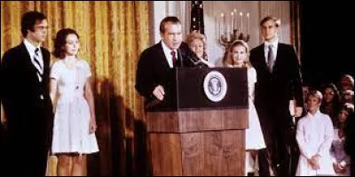 Lequel de ces présidents américain a démissionné suite au scandale Watergate ?