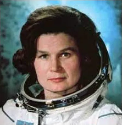 Quelle est la nationalité de la première femme à partir seule dans l'espace ?