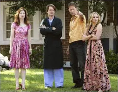 Avec quelle strip-teaseuse Susan devient-elle amie ?