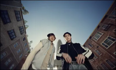 Quelle chanson préfères-tu ? ''You and Me'' ou ''3D'' ?