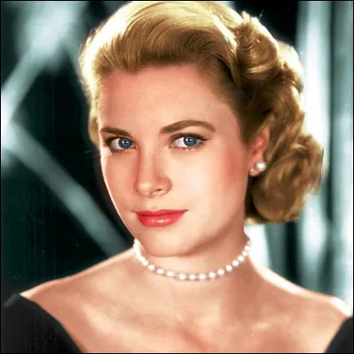 Quel chanteur sest fait connaître avec lalbum "Life in Cartoon Motion", qui inclut le titre "Grace Kelly" ?