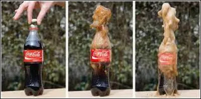 Que faut-il mettre dans le Coca-Cola pour faire l'effet geyser ?