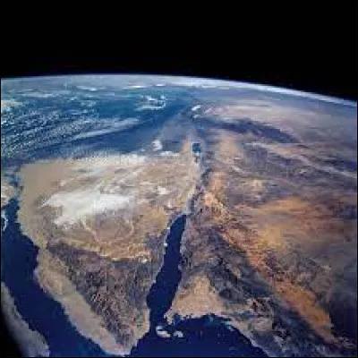 Le Sinaï est une péninsule :