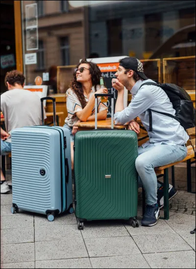 Tu prépares ta valise, tu prends :