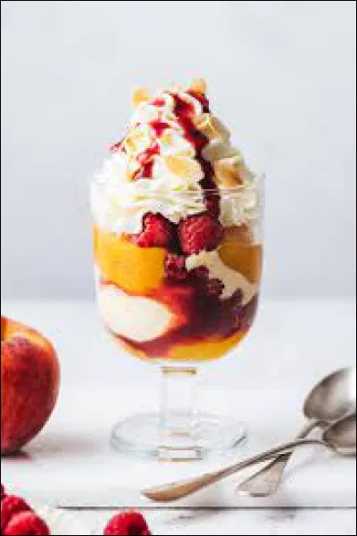 On lui doit la pêche Melba.