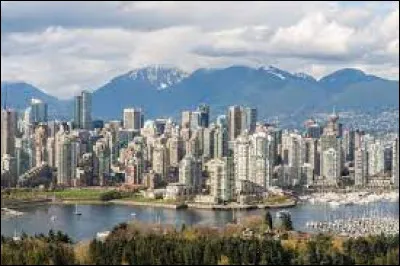 A la latitude de quelle ville française situez vous Vancouver ?