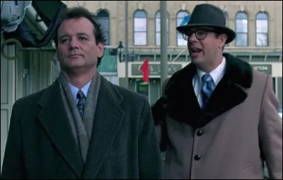 Phil tombe sur une vieille connaissance : Ned Ryerson. Quel métier fait-il à présent ?