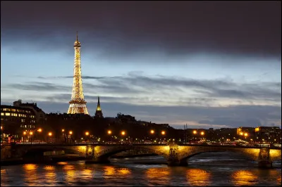 Quel est le célèbre surnom de la capitale de la France ?