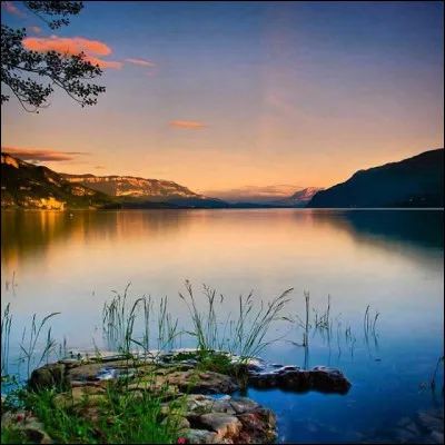 Quel est le plus grand lac naturel de France ?