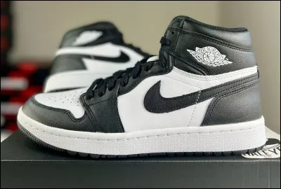 Aimes-tu ces chaussures ?