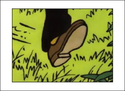 Dans la tradition du "Féchisme godassier", si cher à Pierrick777 > Sur quelle couverture apparaît cette splendide chaussure de ville en pur cuir chauve* ?