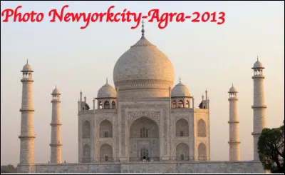 Quel est ce monument d'Agra en Inde, un mausolée de marbre blanc, joyau de l'architecture moghol ?