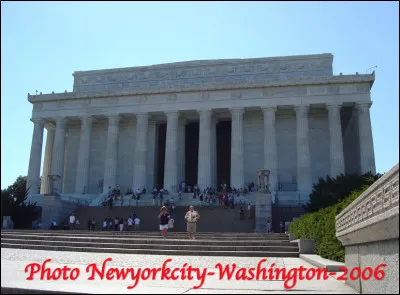 Quel est ce monument de marbre blanc à Washington, construit en l'honneur du 16ème président des États-Unis assassiné en 1865 par un extrémiste sudiste opposé à l'abolition de l'esclavage ?