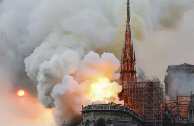 Lors de quelle décennie l'incendie de la cathédrale Notre-Dame de Paris a-t-il eu lieu ?