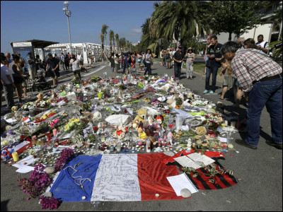 Lors de quelle décennie les attentats de Nice ont-ils eu lieu ?