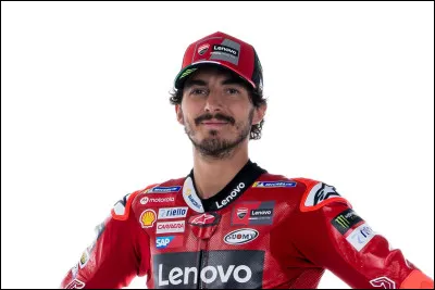 Tout aussi facile, qui est-ce ?