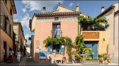 Ville de l'aire d'attraction d'Uzès, Saint-Quentin-la-Poterie se situe dans le département ...