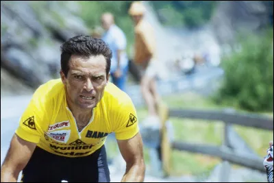 Lors de quelle décennie Bernard Hinault a-t-il remporté son premier Tour de France ?